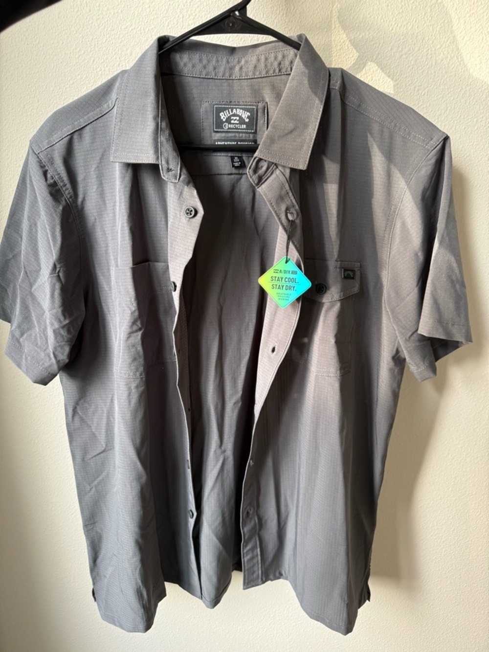 Billabong Gray Short Sleeve Button-Down Shirt